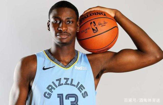 领上明显处 领上明显处